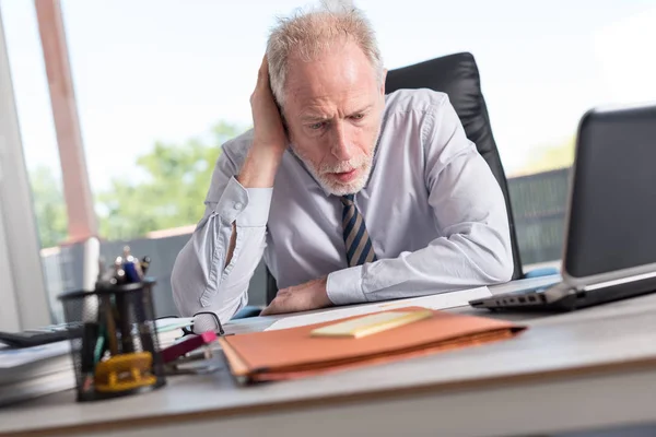 Retrato del empresario preocupado —  Fotos de Stock