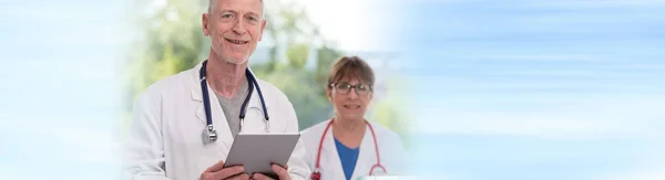 Portrait of female and male doctors — Stock Photo, Image