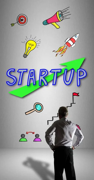 Startup-Konzept von einem Geschäftsmann beobachtet — Stockfoto