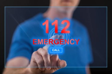 Adam bir dokunmatik ekranda acil bir kavram dokunmadan