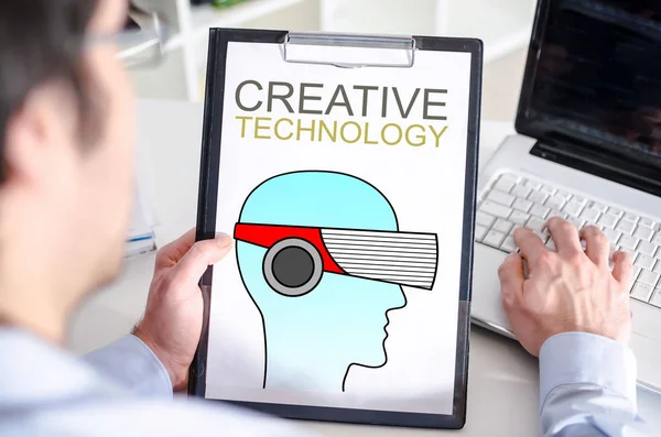 Concepto de tecnología creativa en un portapapeles —  Fotos de Stock
