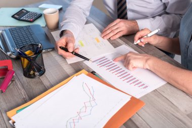 Birlikte çalışan iki iş adamları