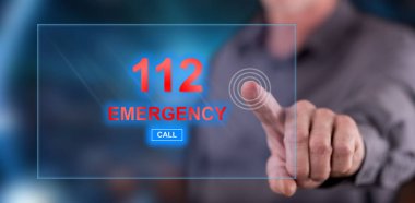 Adam bir dokunmatik ekranda acil bir kavram dokunmadan