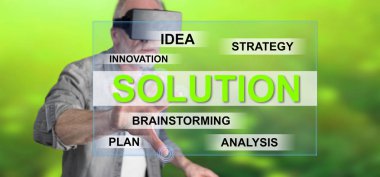 Bir çözüm concep dokunmadan bir gerçeklik sanal kulaklık giyen adam