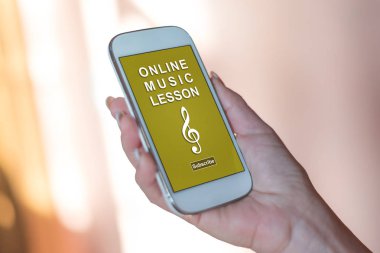 Online müzik ders konsepti bir smartphone cep telefonu ile
