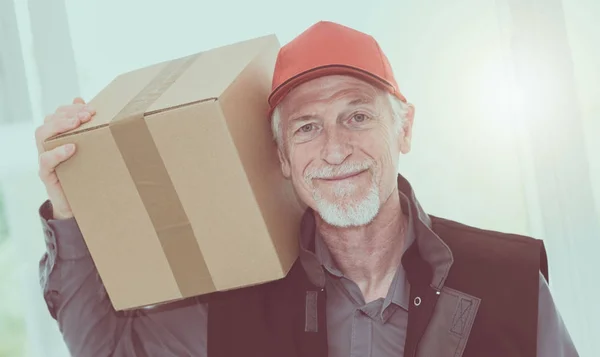 Retrato del libertador senior sonriente — Foto de Stock