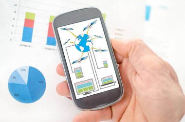 Uydu ağ kavramı bir smartphone cep telefonu ile