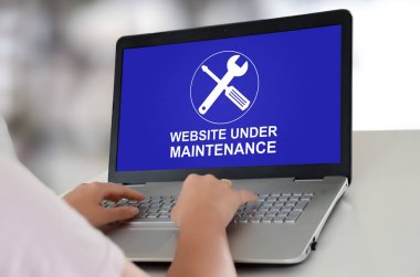 Bir dizüstü bilgisayarda Web sitesi bakım kavramı