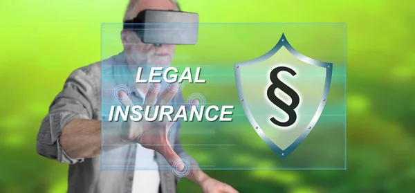 Mann mit Virtual-Reality-Headset berührt eine gesetzliche Versicherung — Stockfoto