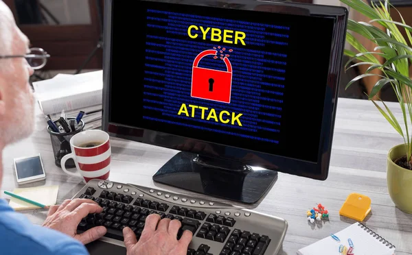 Concepto de ataque cibernético en una computadora —  Fotos de Stock