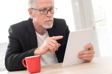 Komuta sizde onun tablet kullanma