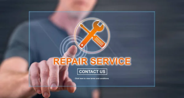 Mann berührt Reparaturdienstkonzept auf Touchscreen — Stockfoto