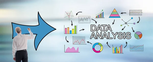 Datenanalyse-Konzept von einem Mann gezeichnet — Stockfoto