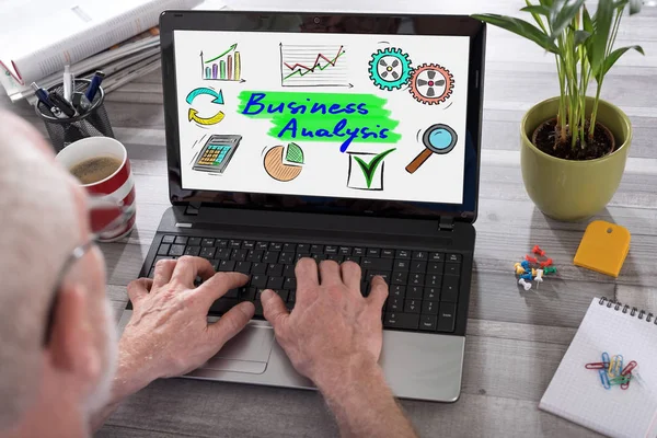 Üzleti elemzés koncepció a laptop képernyőjén — Stock Fotó