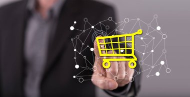 Adam bir dokunmatik ekran üzerinde bir e-ticaret kavramı dokunmadan