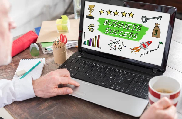 Konceptet Business success på en laptop skärm — Stockfoto