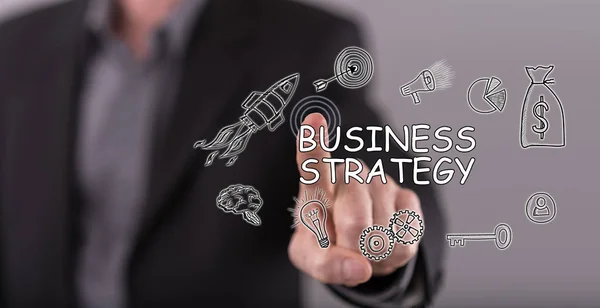 Homem tocando um conceito de estratégia de negócios em uma tela sensível ao toque — Fotografia de Stock