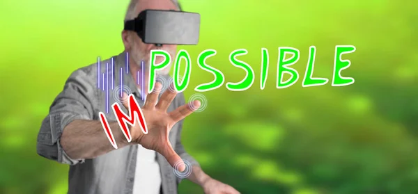 Hombre con un casco virtual de realidad tocando un cono desafío — Foto de Stock