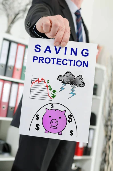 Opslaan van bescherming concept getoond door een zakenman — Stockfoto