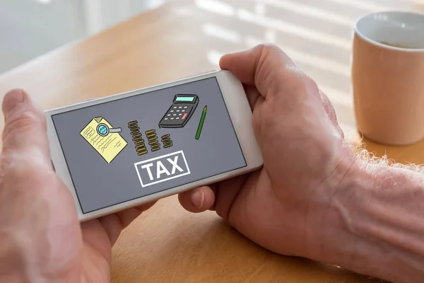 Daňová koncepce na smartphone — Stock fotografie