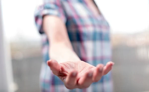 Hand der Frau in Geste der Unterstützung — Stockfoto
