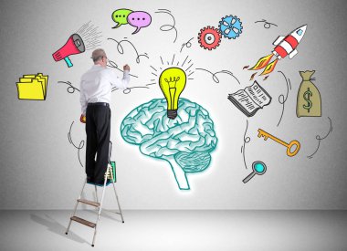 İş fikir kavramı bir adam tarafından bir merdiven çizilmiş