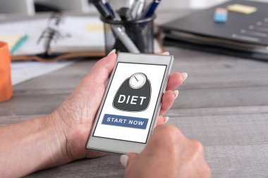 Diyet kavramı bir smartphone cep telefonu ile