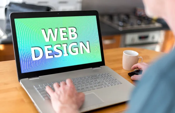 Concepto de diseño web en una computadora portátil — Foto de Stock
