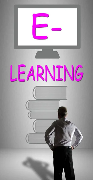 Az E-learning koncepció nézte egy üzletember — Stock Fotó
