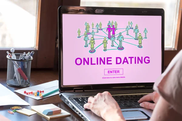 Концепція онлайн знайомств на екрані ноутбука — стокове фото