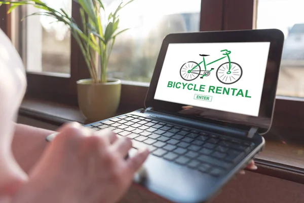 Fahrradverleihkonzept auf Laptop-Bildschirm — Stockfoto