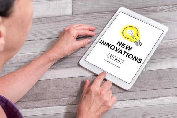 Yeni yenilikler kavramı bir Tablet — Stok fotoğraf