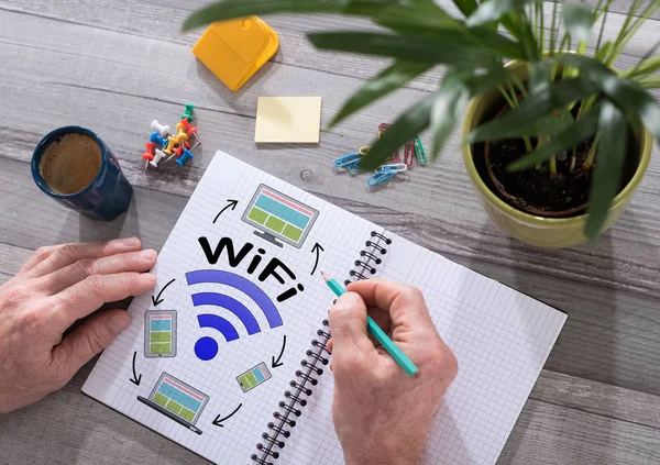 Wi-Fi έννοια σε ένα σημειωματάριο — Φωτογραφία Αρχείου