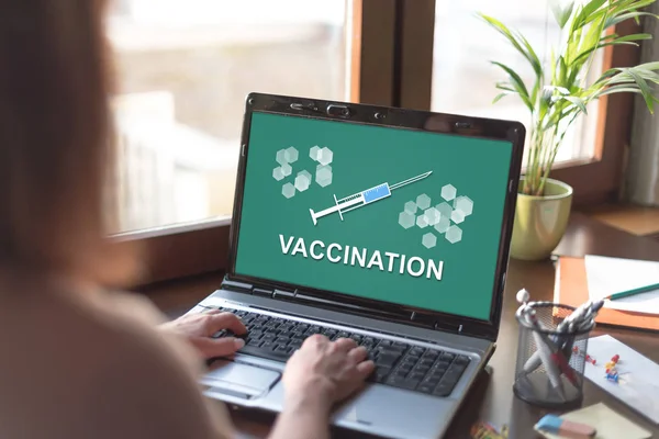Concetto di vaccinazione su uno schermo portatile — Foto Stock
