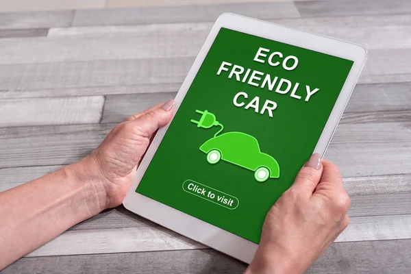 Eco přátelské auto koncept na tabletu — Stock fotografie