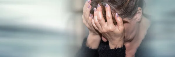 Retrato de mulher deprimida; bandeira panorâmica — Fotografia de Stock