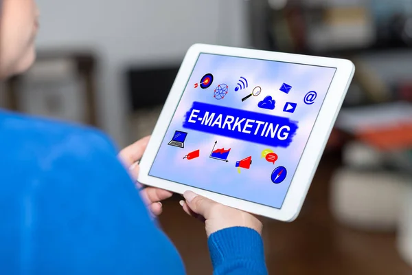 E-marketing concept na tablecie — Zdjęcie stockowe