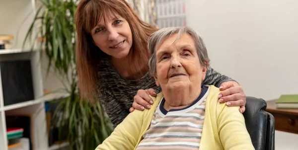 Begrip "ondersteuning van ouderen" — Stockfoto