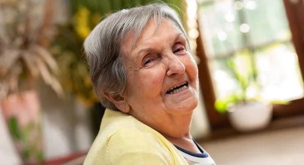 Retrato de mulher sênior — Fotografia de Stock