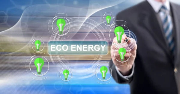 Hombre tocando un concepto de energía ecológica — Foto de Stock