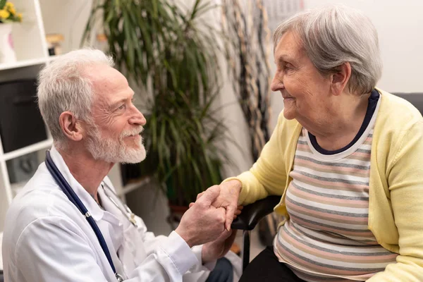 Concept of elderly support — Stock Photo, Image