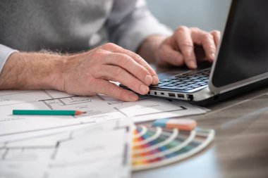 Bir projede çalışan mimar