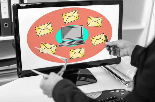 E-mail concept op een computerscherm — Stockfoto