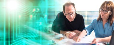 Birlikte çalışan iş adamları; çoklu pozlama