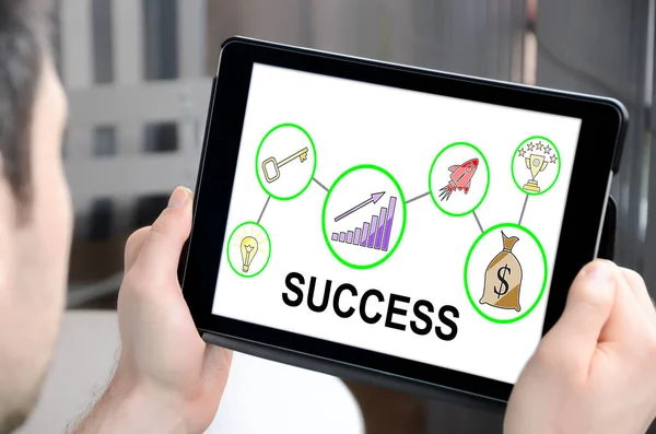 Concepto de éxito en una tableta — Foto de Stock