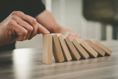 Domino etkisi durdurma tarafından iş denetim kavramı