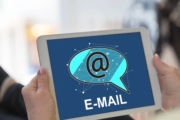 Concepto de correo electrónico en una tableta — Foto de Stock