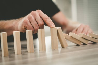 Domino etkisi durdurma tarafından iş denetim kavramı