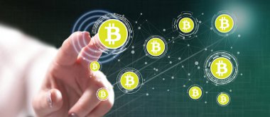 Bir Bitcoin konseptine dokunmadan kadın