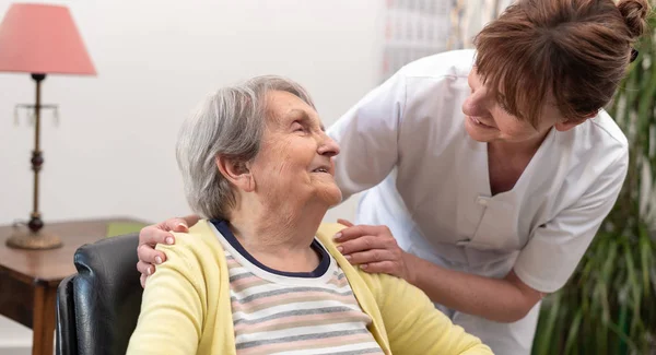 Concepto de apoyo a los ancianos —  Fotos de Stock